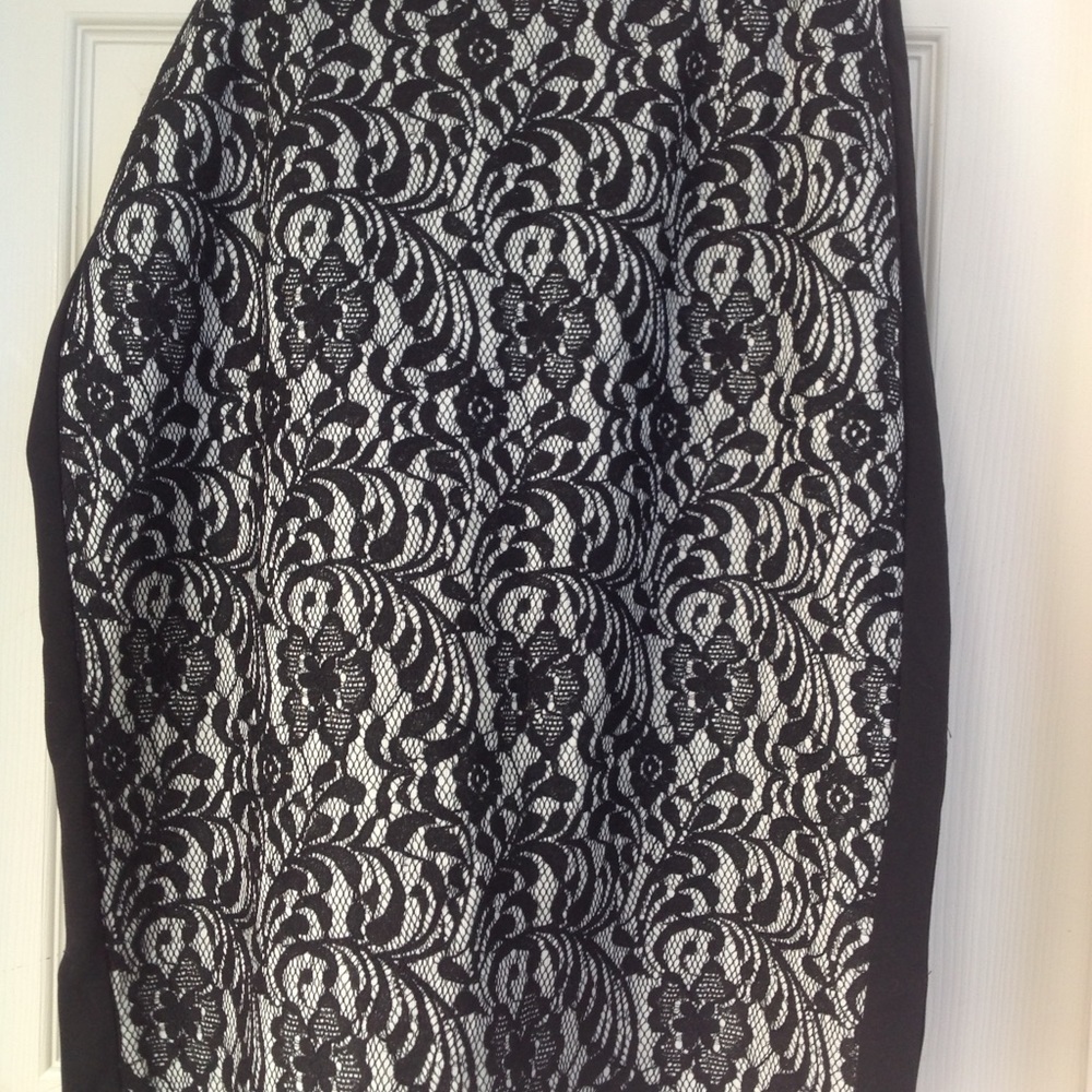 Worthington black/off white lace skirt size 14T